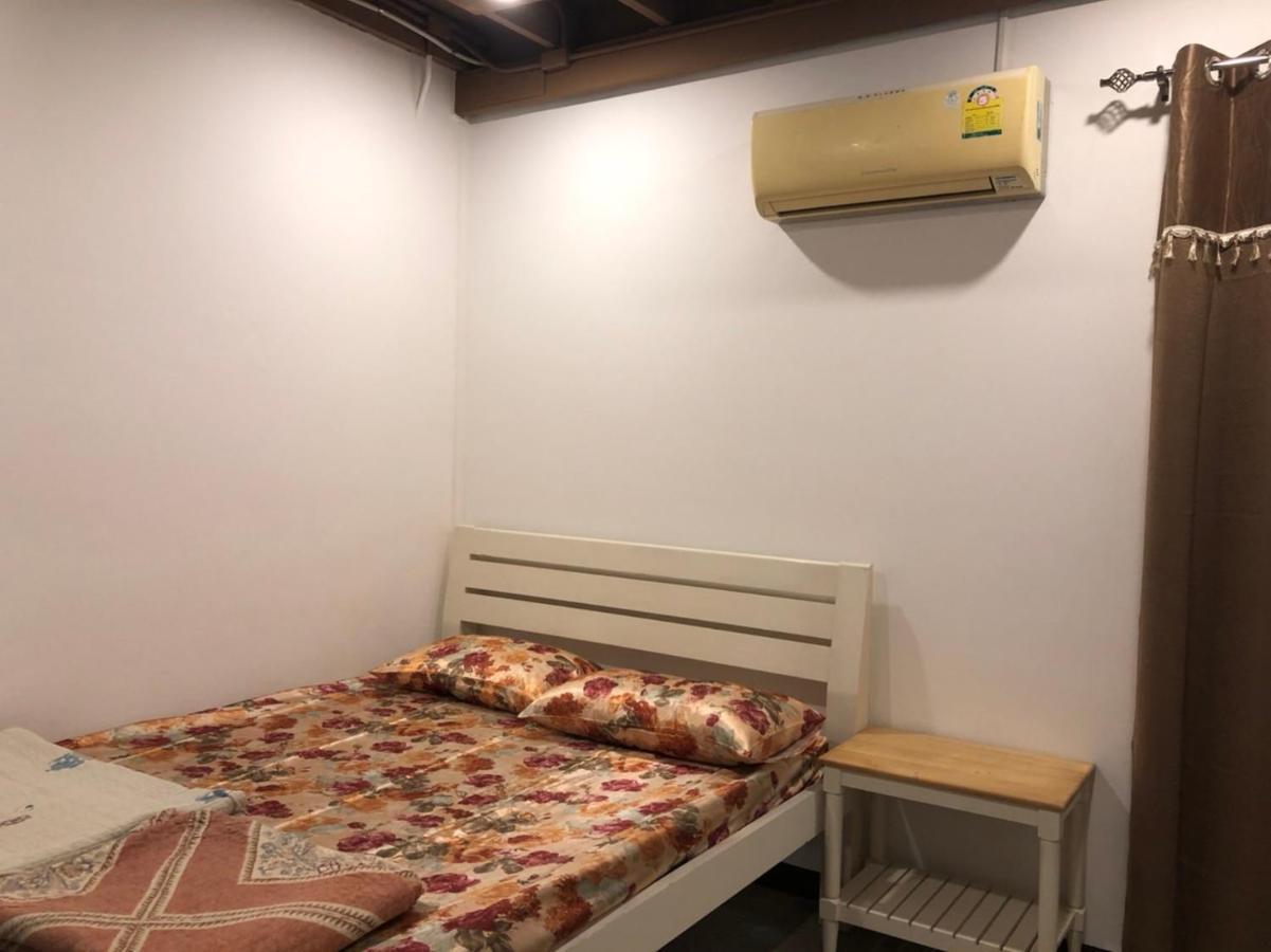 Bluefin Guesthouse Бангкок Экстерьер фото