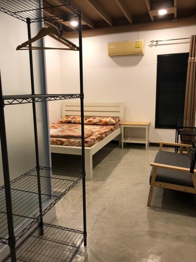 Bluefin Guesthouse Бангкок Экстерьер фото